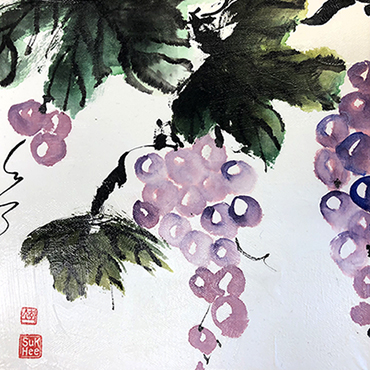 Graps 1, 
		dark green leaves and pinky tinted purple grapes