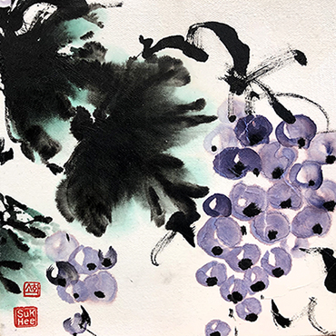 Graps 3, 
		dark green leaves and pinky tinted purple grapes